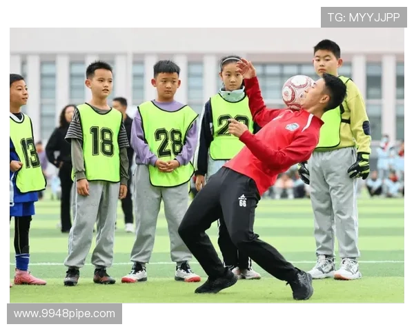 足球明星勇闯冰水挑战赛引发热议网友纷纷模仿体验极限运动魅力