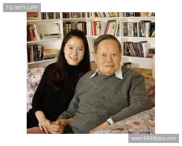 国际足球明星与女友的甜蜜生活揭秘与情感故事分享 国际足球明星与女友的甜蜜生活揭秘与情感故事分享