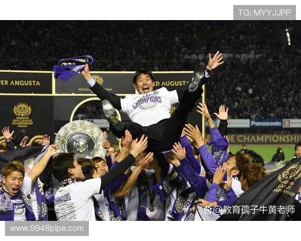 足球巨星感人宣布退役视频回顾辉煌生涯与未来展望引发球迷热泪盈眶 足球巨星感人宣布退役视频回顾辉煌生涯与未来展望引发球迷热泪盈眶