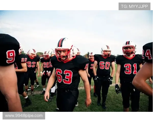 足球明星走路的姿势揭秘如何影响他们在场上的表现与魅力