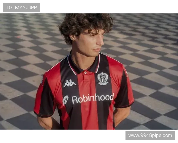 黑皮足球明星盘点他们的辉煌成就与个人魅力分析